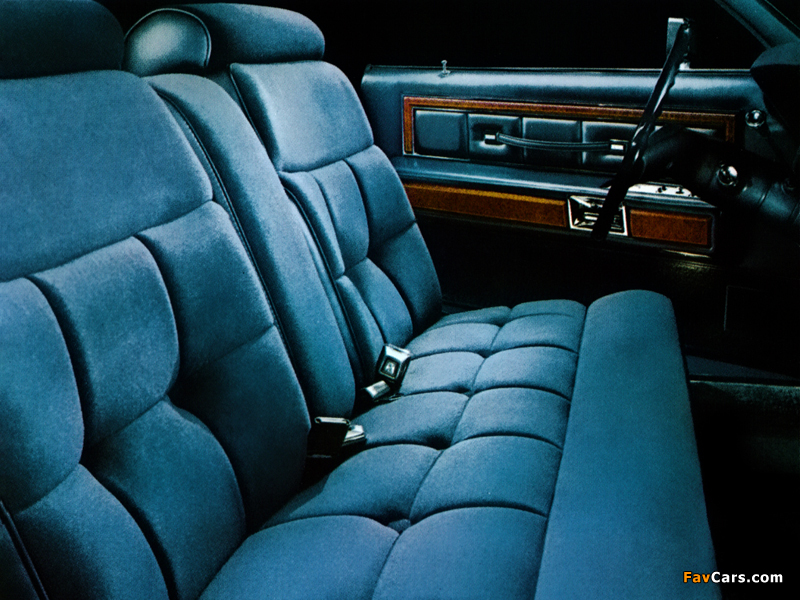 Lincoln Continental Town Coupe 1975 pictures (800 x 600)