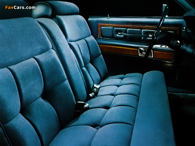 Lincoln Continental Town Coupe 1975 pictures (640 x 480)