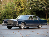 Lincoln Continental Town Car 1977 images