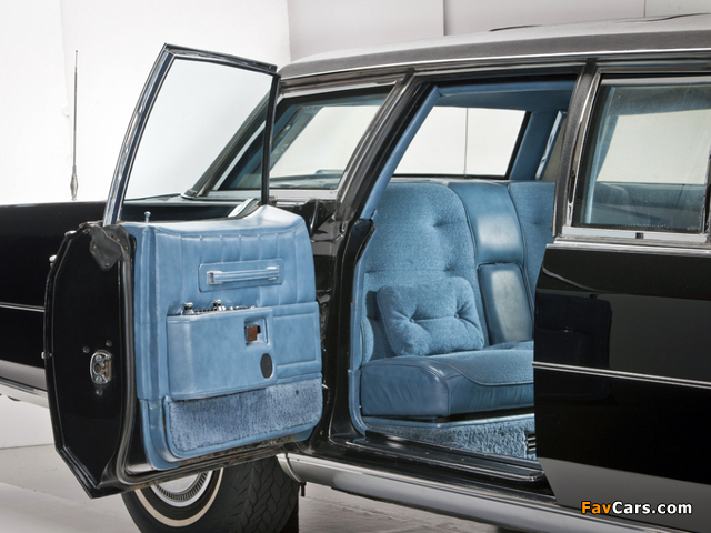 Photos of Lincoln Continental Presidential Limousine 1972 (640 x 480)