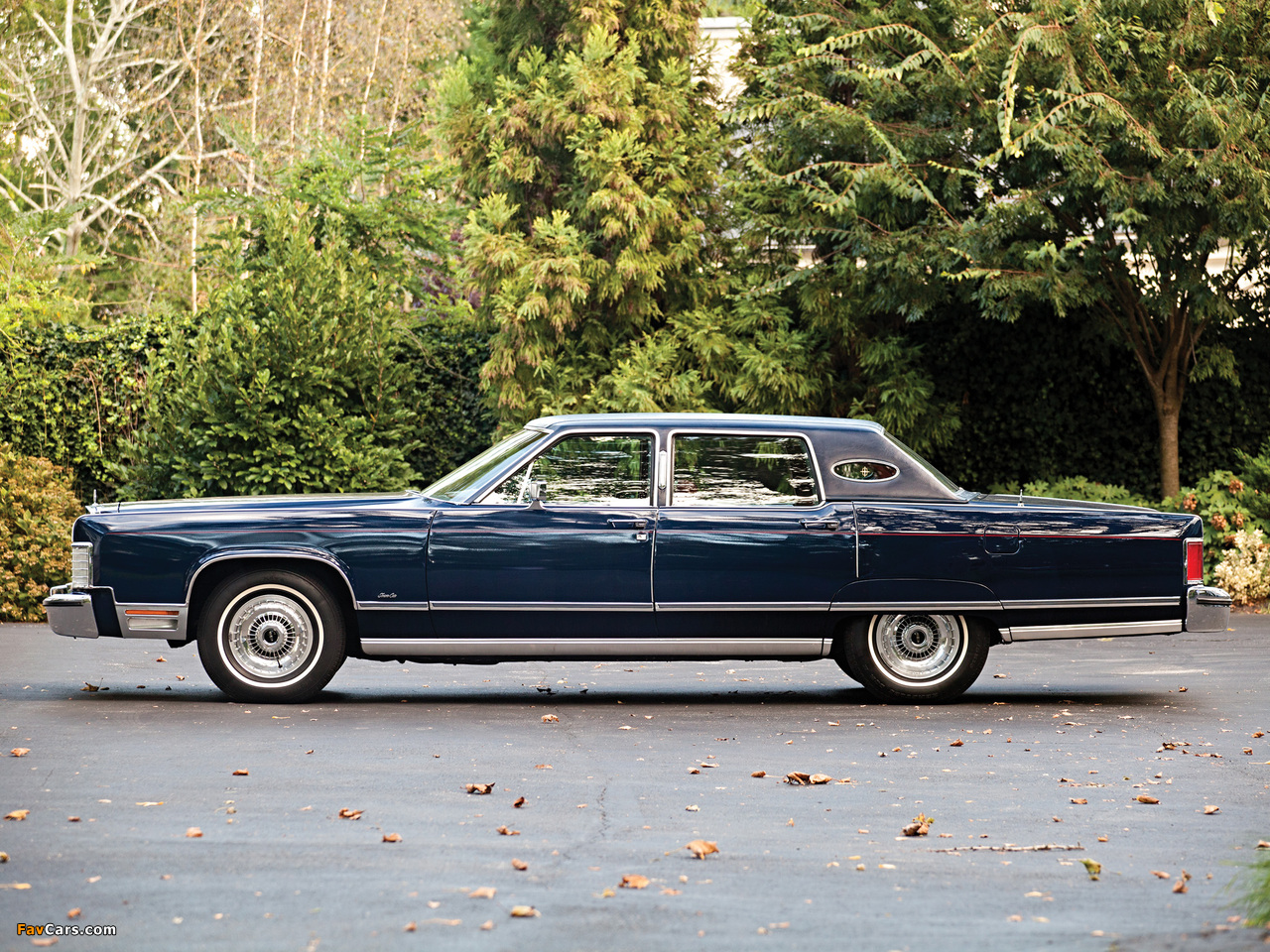 Photos of Lincoln Continental Town Car 1977 (1280 x 960)