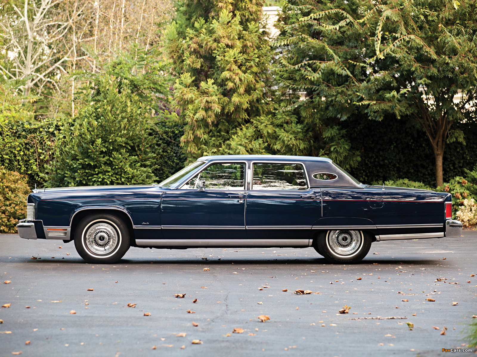 Photos of Lincoln Continental Town Car 1977 (1600 x 1200)