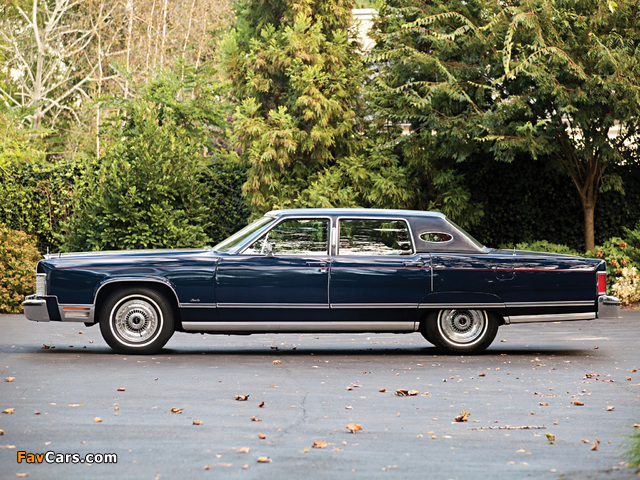 Photos of Lincoln Continental Town Car 1977 (640 x 480)