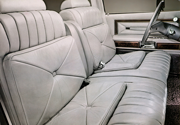 Pictures of Lincoln Continental Town Car 1977