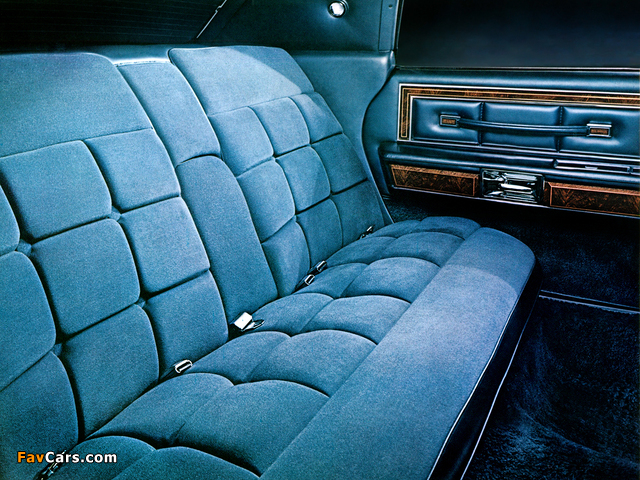 Pictures of Lincoln Continental Town Car 1977 (640 x 480)