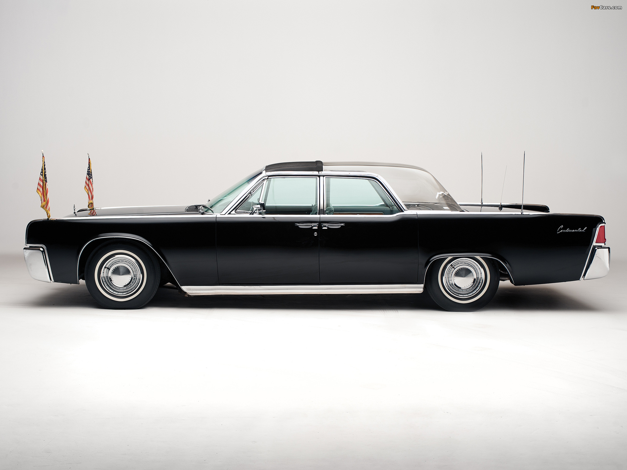 Lincoln Continental Bubbletop Kennedy Limousine 1962 wallpapers (2048 x 1536)