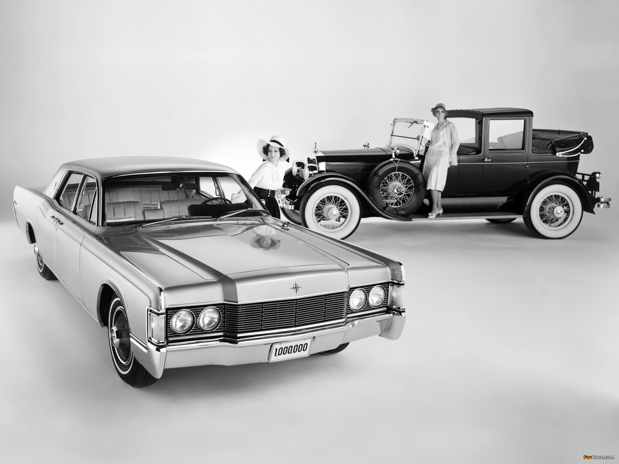 Lincoln Continental 4-Door Sedan 1968 & Lincoln Town Car 1925 wallpapers (2048 x 1536)