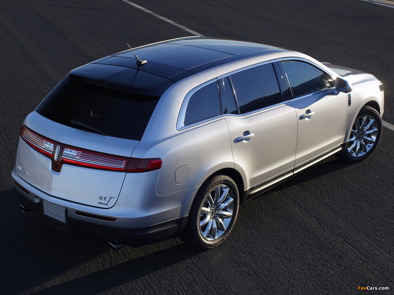 Pictures of Lincoln MKT 2009–12 (1280 x 960)