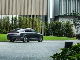 Lincoln MKZ 2017 year wallpapers