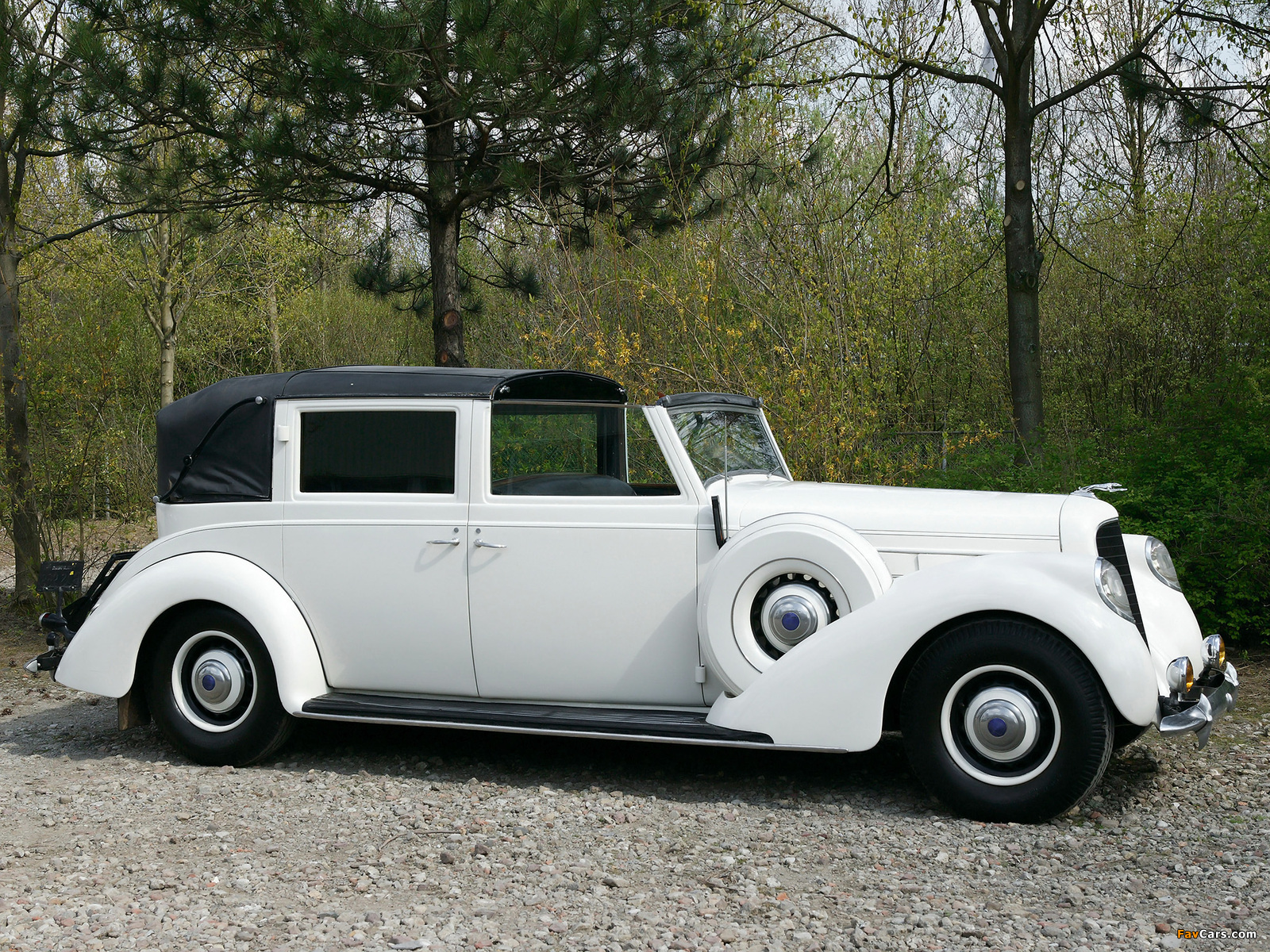Lincoln Model K Semi-Collapsible Town Car by Brunn 1937 photos (1600 x 1200)