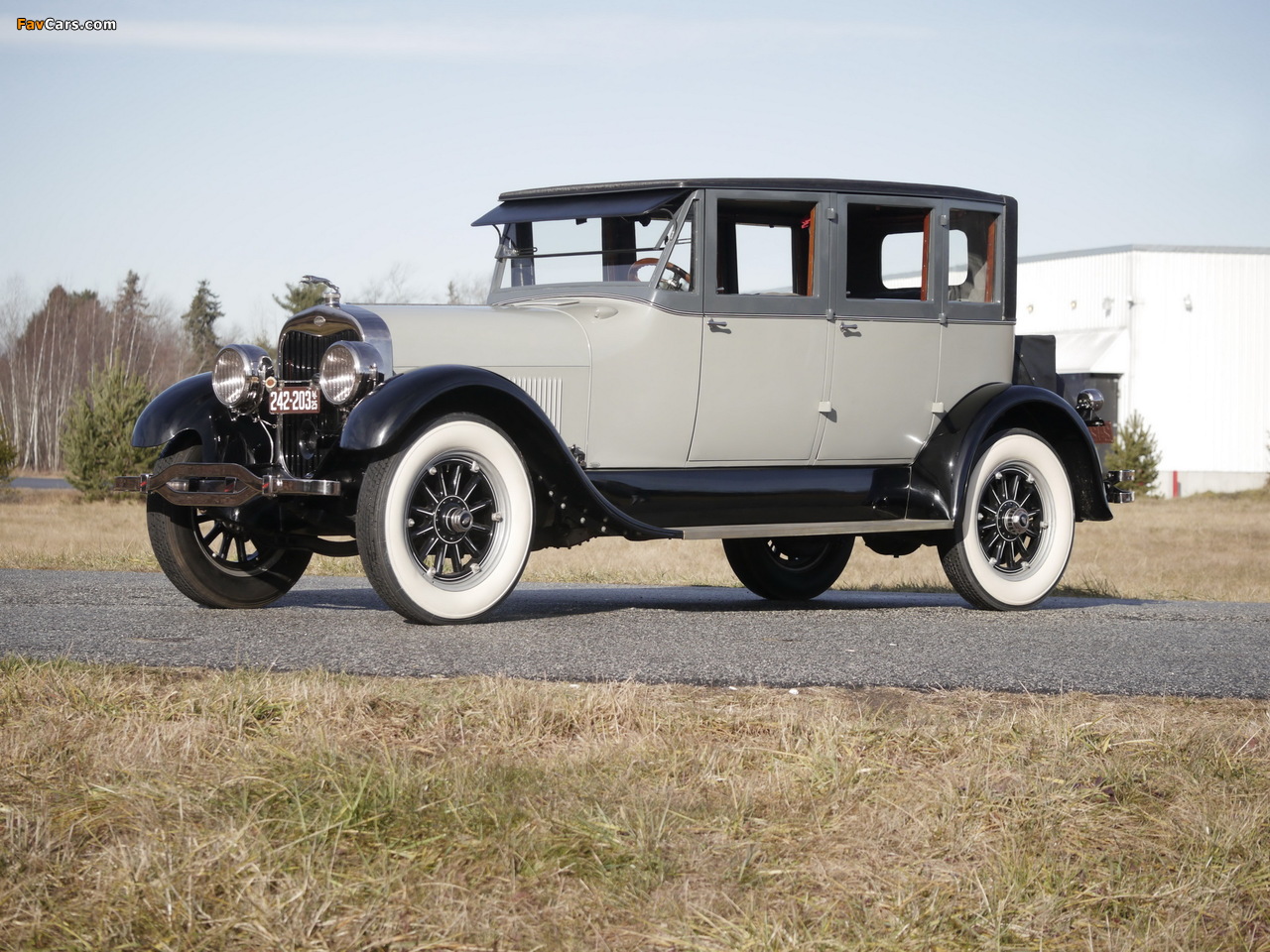 Lincoln Model L Sedan by Judkins (114V) 1925 wallpapers (1280 x 960)