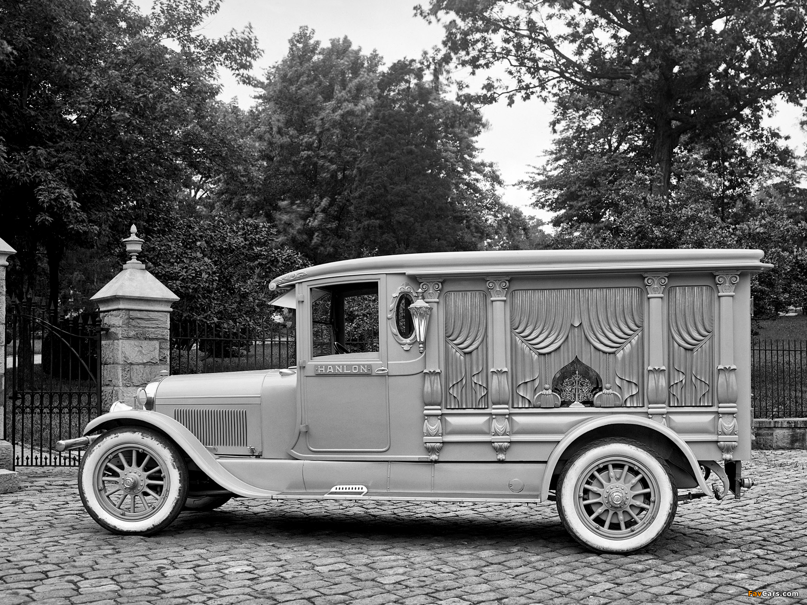 Photos of Hanlon Lincoln Model L Hearse 1924 (1600 x 1200)