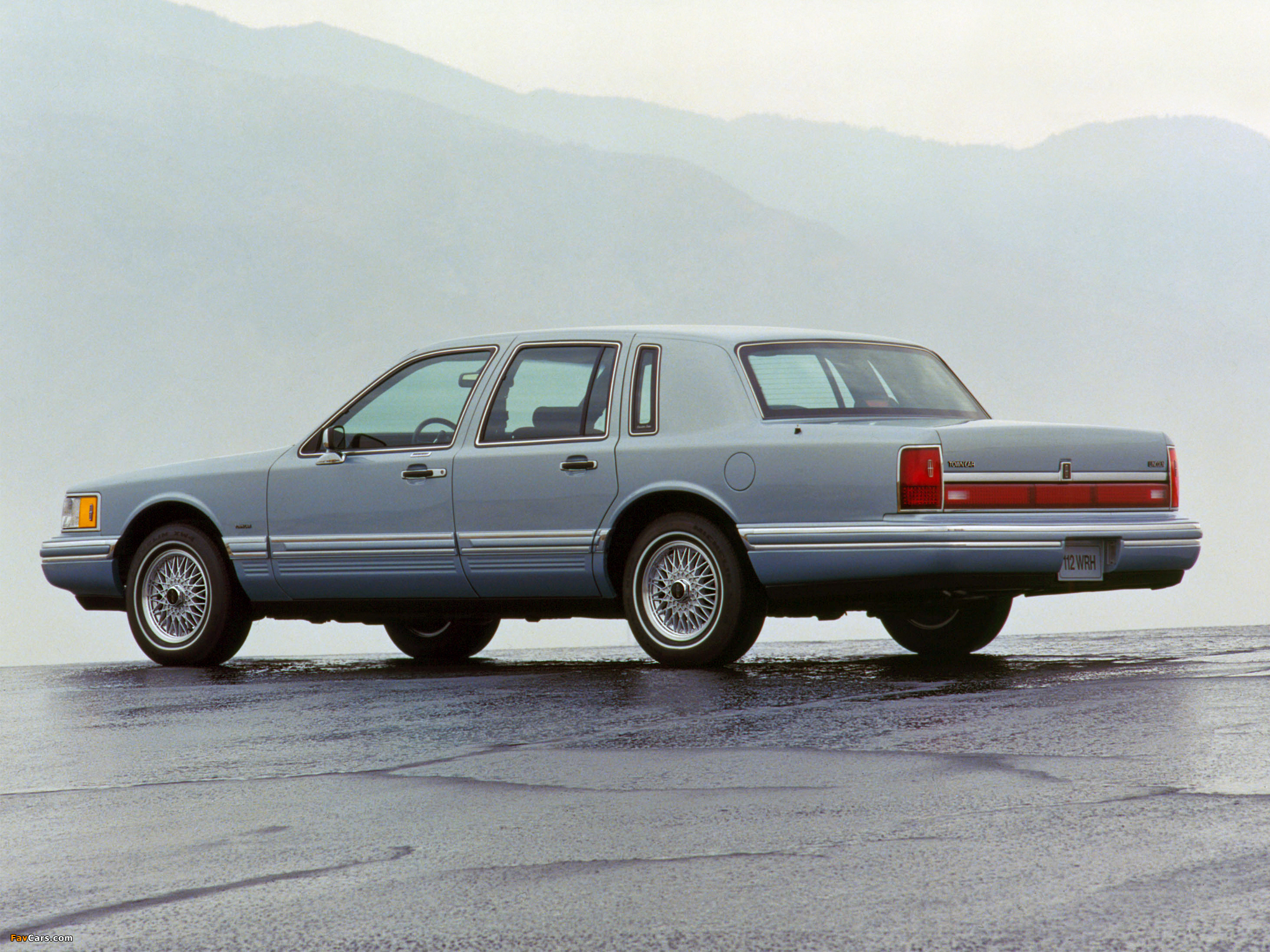 Images of Lincoln Town Car 1992–94 (2048 x 1536)