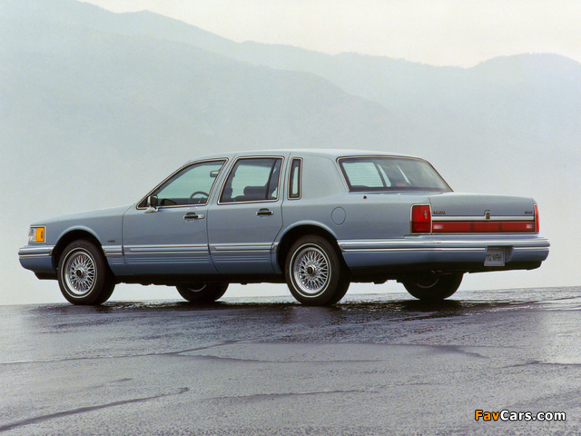 Images of Lincoln Town Car 1992–94 (640 x 480)