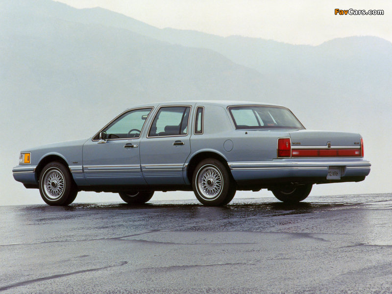Images of Lincoln Town Car 1992–94 (800 x 600)