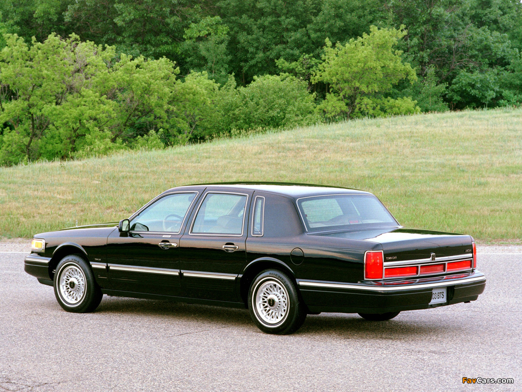 Images of Lincoln Town Car 1994–97 (1024 x 768)