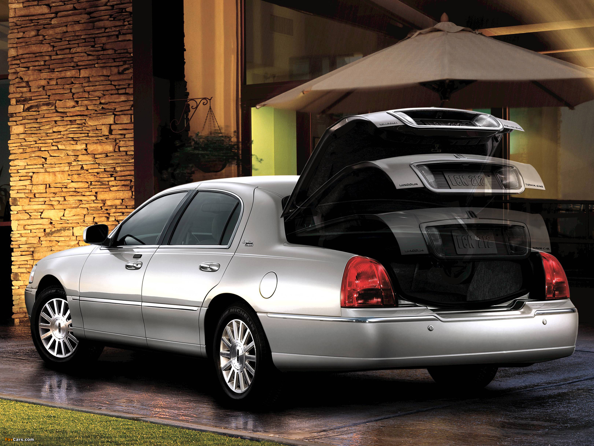 Images of Lincoln Town Car 2003–11 (2048 x 1536)