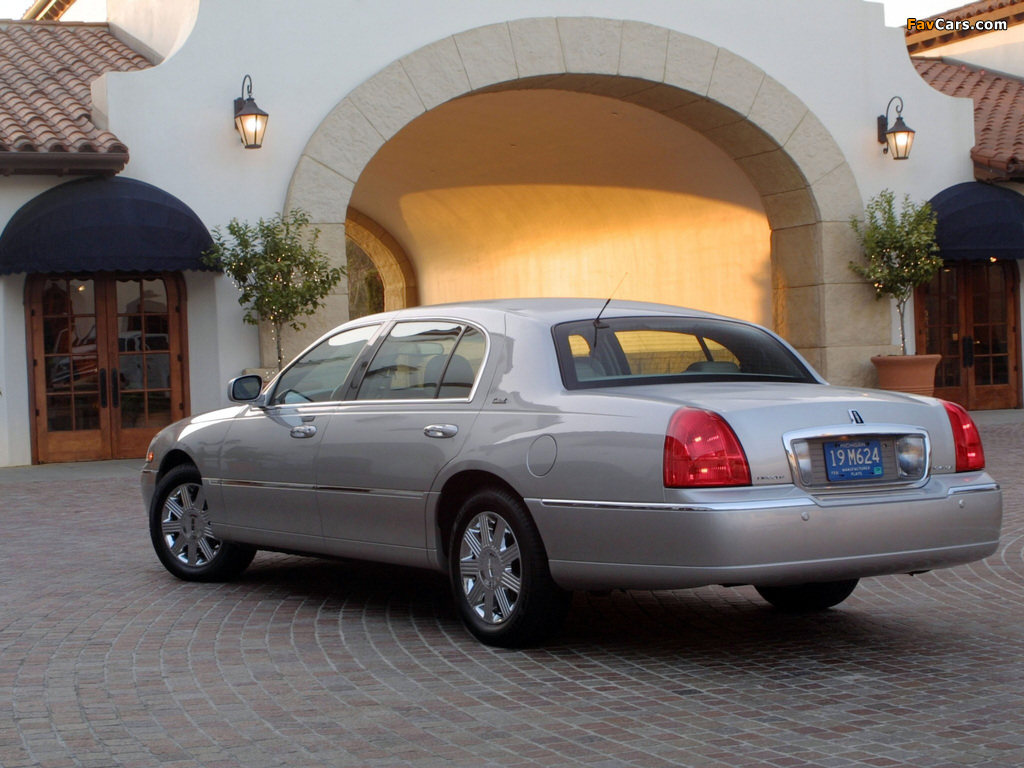 Images of Lincoln Town Car 2003–11 (1024 x 768)
