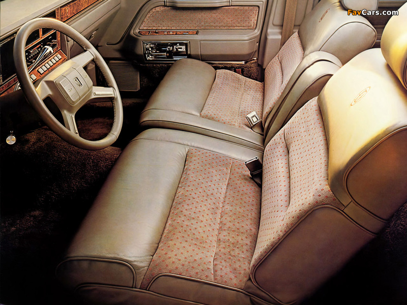 Images of Lincoln Town Car 1985–89 (800 x 600)