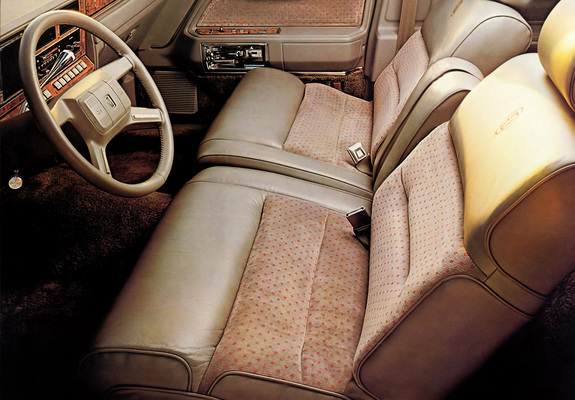 Images of Lincoln Town Car 1985–89