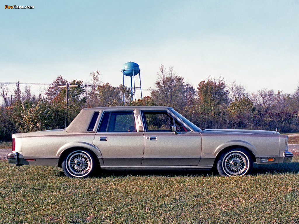 Lincoln Town Car 1981–85 images (1024 x 768)