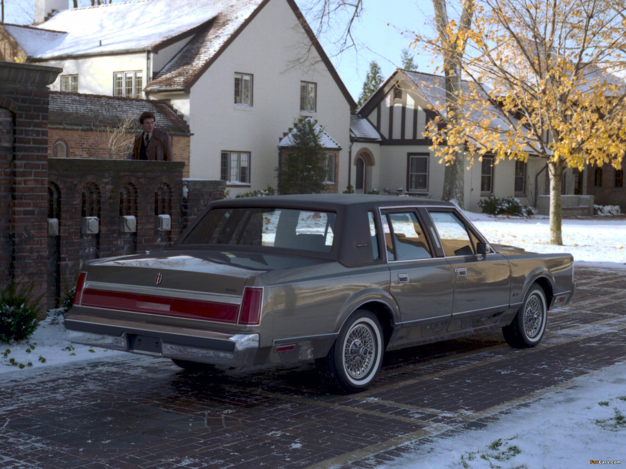 Lincoln Town Car 1981–85 pictures (2048 x 1536)
