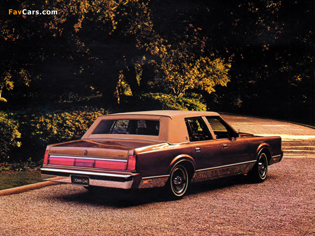 Lincoln Town Car 1985–89 images (640 x 480)
