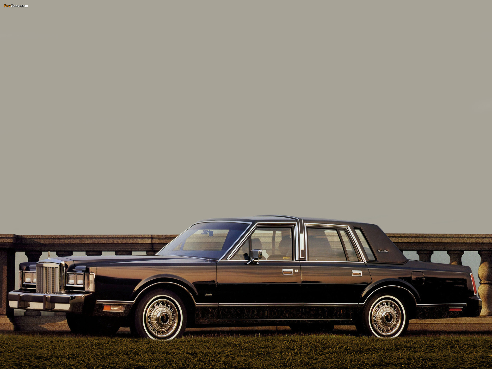 Lincoln Town Car 1985–89 photos (2048 x 1536)