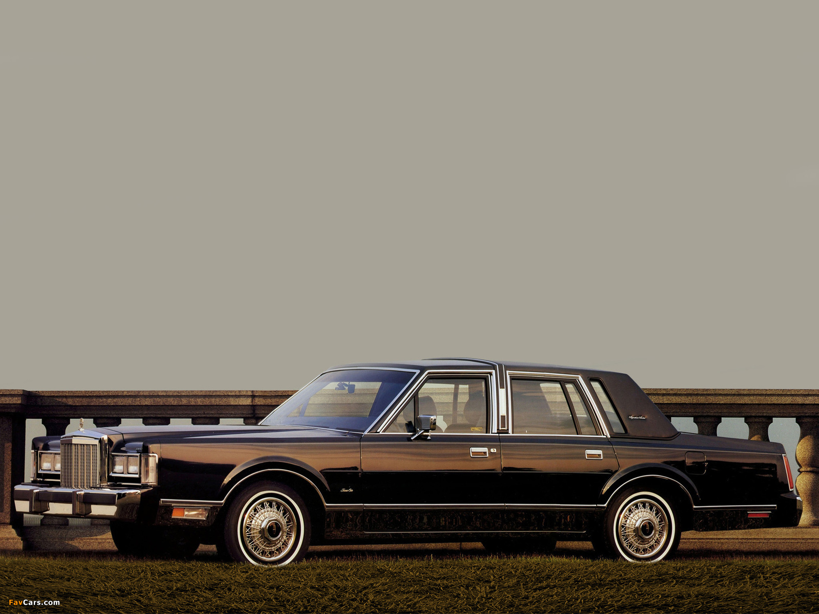 Lincoln Town Car 1985–89 photos (1600 x 1200)