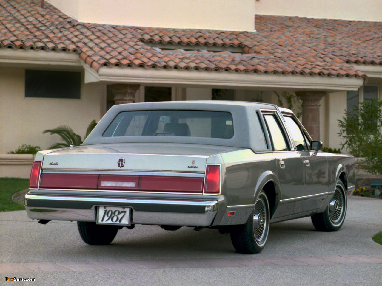 Lincoln Town Car 1985–89 wallpapers (1280 x 960)