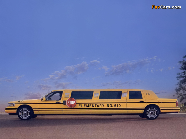 Lincoln Town Car School Bus Limousine 1995–97 wallpapers (640 x 480)
