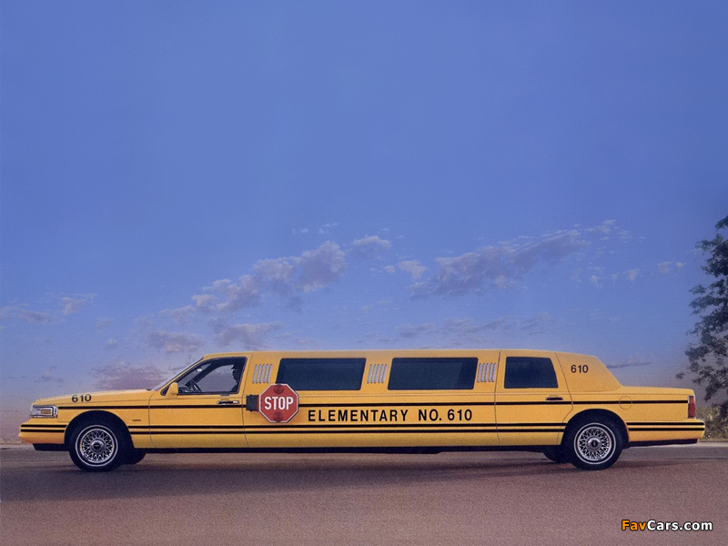 Lincoln Town Car School Bus Limousine 1995–97 wallpapers (800 x 600)