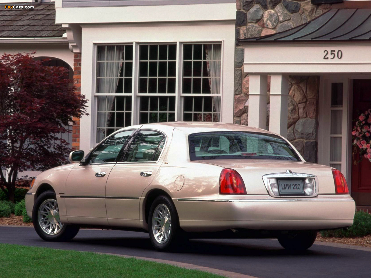 Lincoln Town Car 1998–2003 images (1280 x 960)