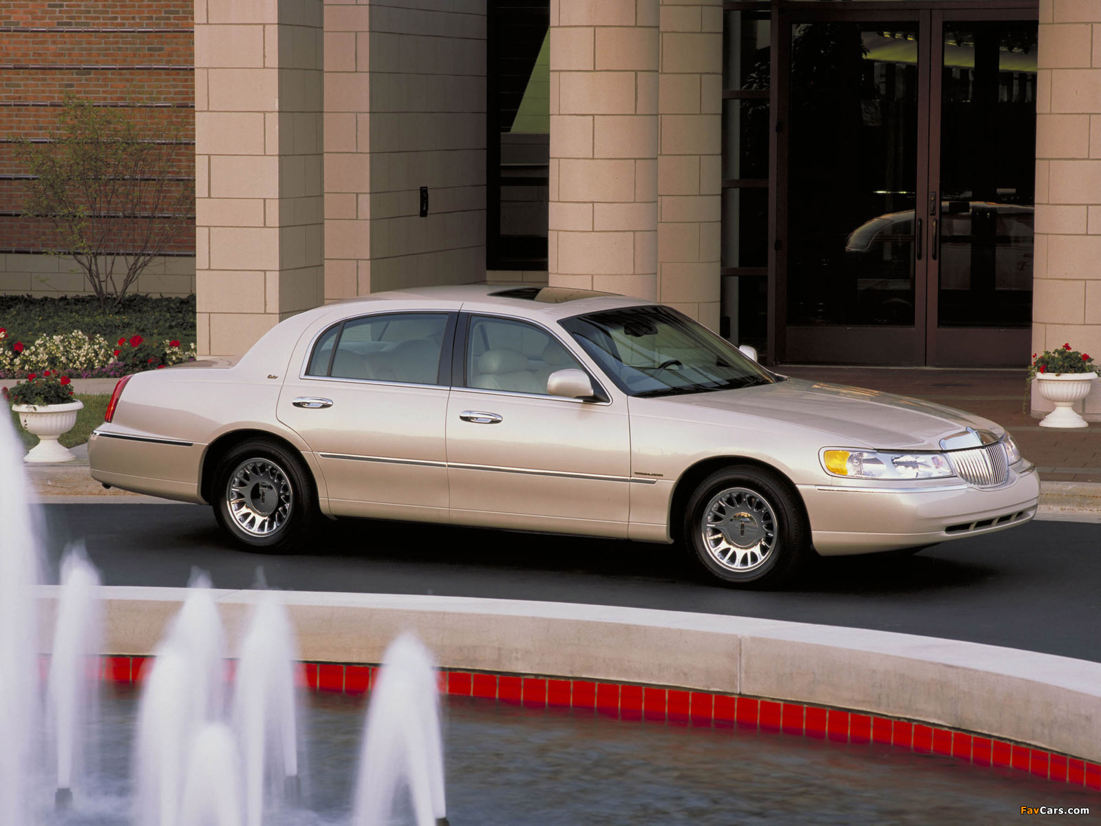 Lincoln Town Car 1998–2003 photos (1600 x 1200)
