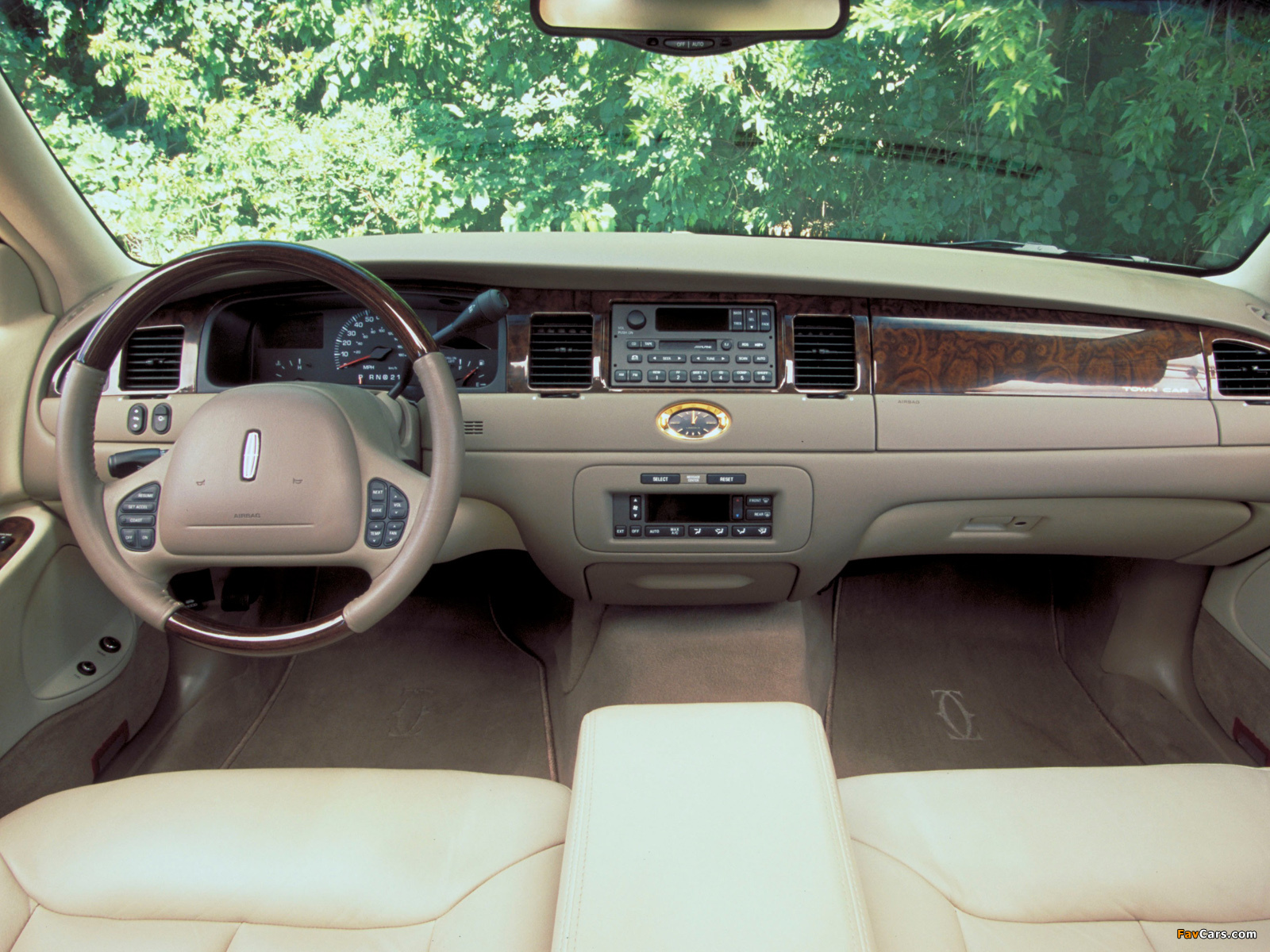 Lincoln Town Car 1998–2003 pictures (1600 x 1200)