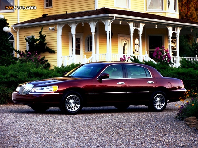 Lincoln Town Car 1998–2003 wallpapers (640 x 480)