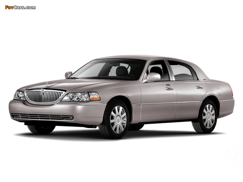 Lincoln Town Car 2003–11 photos (800 x 600)