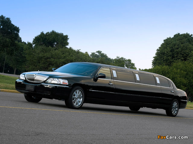 Lincoln Town Car Limousine 2003–11 wallpapers (640 x 480)
