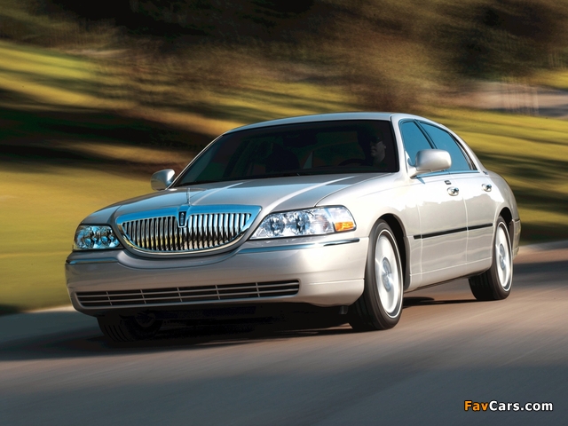 Lincoln Town Car 2003–11 wallpapers (640 x 480)