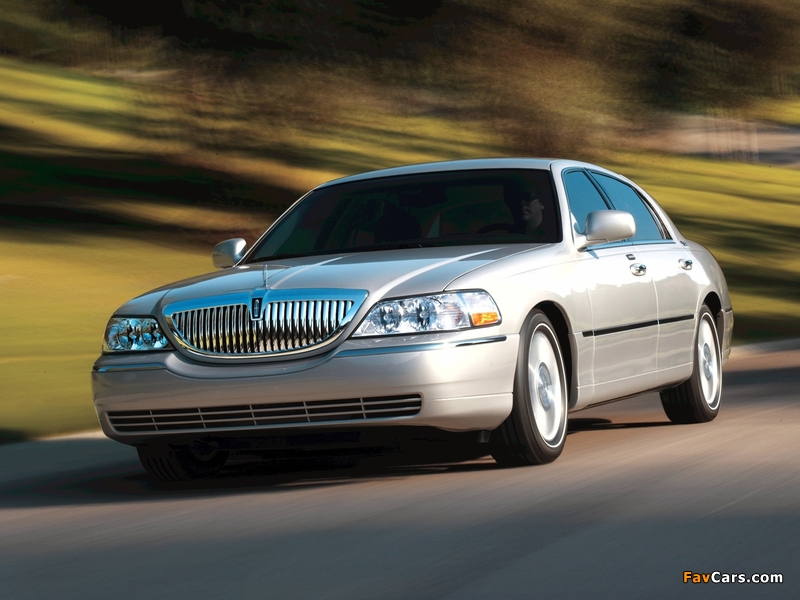 Lincoln Town Car 2003–11 wallpapers (800 x 600)