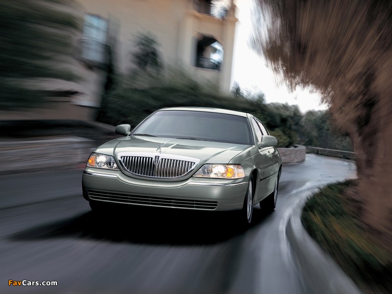 Lincoln Town Car 2003–11 wallpapers (800 x 600)