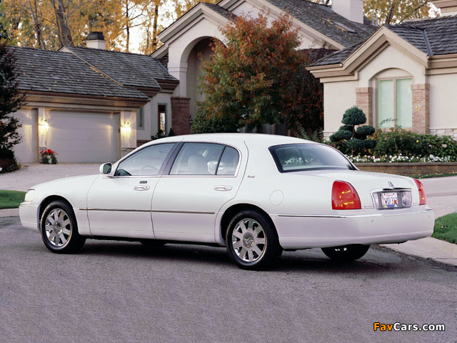 Lincoln Town Car 2003–11 wallpapers (640 x 480)