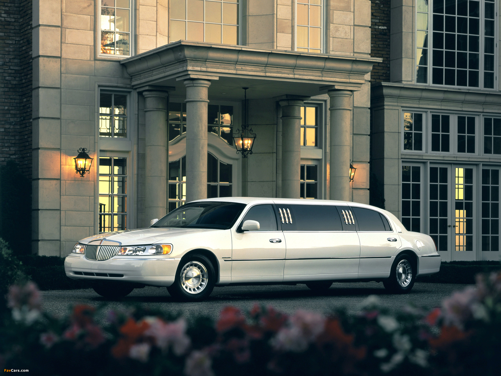 Lincoln Town Car wallpapers (2048 x 1536)