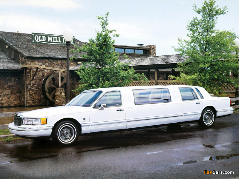 Lincoln Town Car 85 J Limousine by Federal Coach 1991 wallpapers (800 x 600)