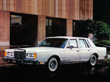 Lincoln Town Car 1981–85 photos