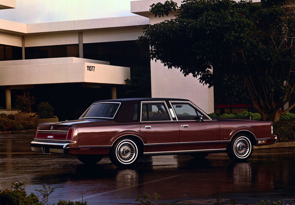 Lincoln Town Car 1985–89 images