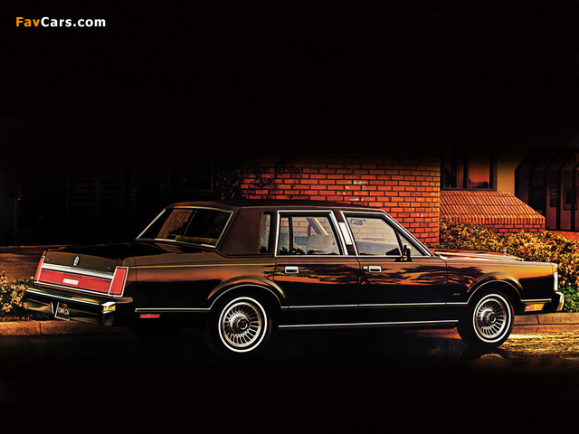 Lincoln Town Car 1985–89 photos (640 x 480)