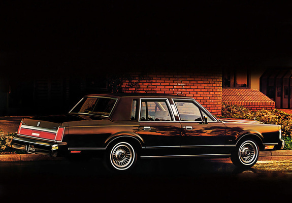 Lincoln Town Car 1985–89 photos