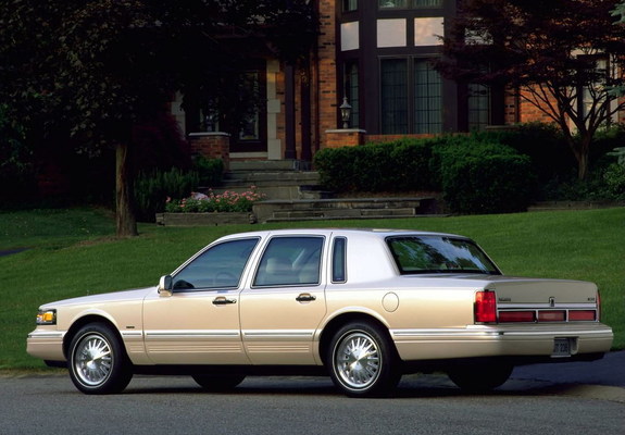 Lincoln Town Car 1994–97 pictures