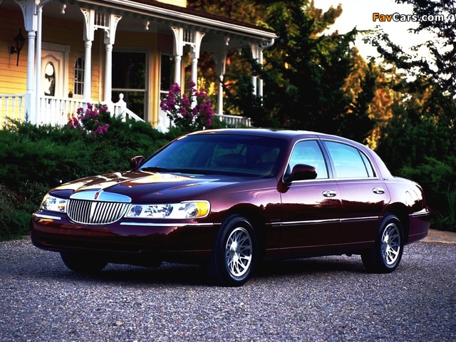 Lincoln Town Car 1998–2003 images (640 x 480)